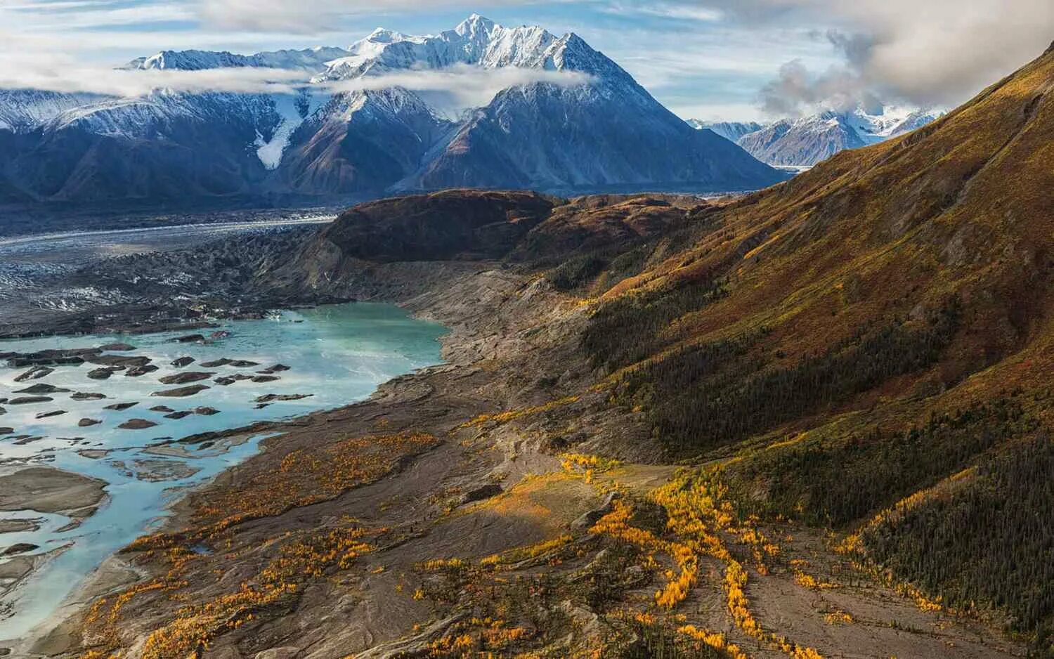 Долина юкона. Юкон канада. Горы маккензи юкон. Горы юкона. Стоун-маунтин аппалачи.