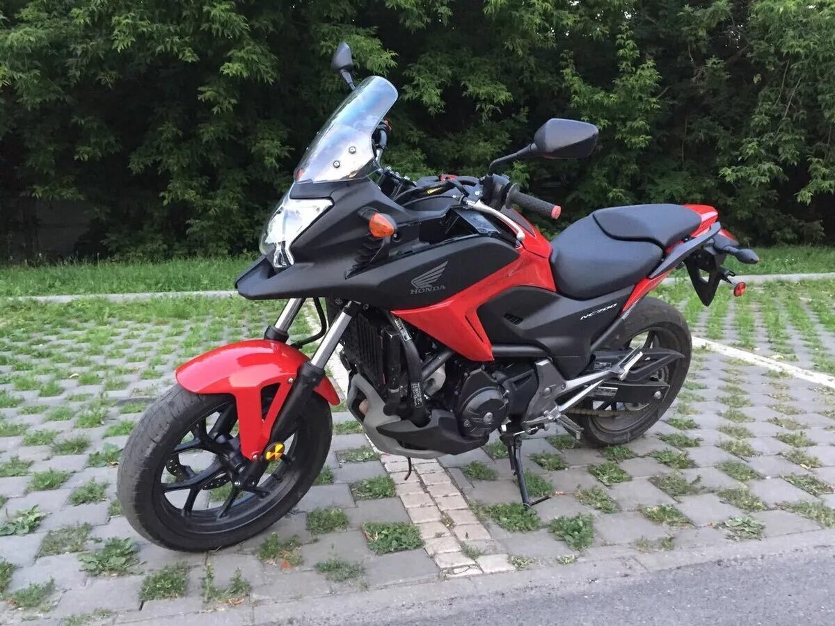 Мотоцикл 700 кубов. Хонда 700 кубов. Suzuki 700 кубов. Honda NC 700 красный. Хонда эндуро 700 кубов.