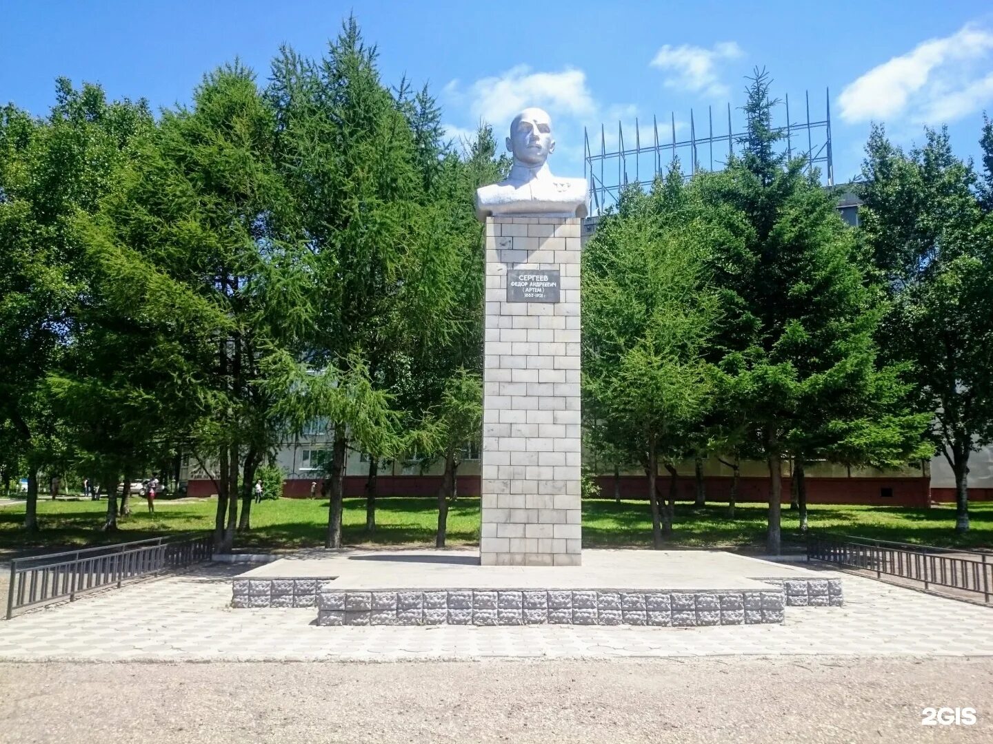 Сайт г артема. Памятники Артема Приморского края. Памятники город арте Приморского края. Памятники города Артема.