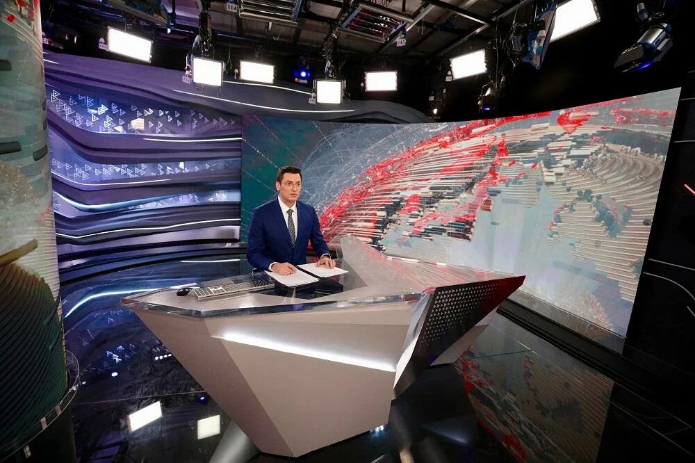 Центр первый канал. Новая студия канала твц. студия новостей тв центр. телестудия твц. самый инновационный телевизор.