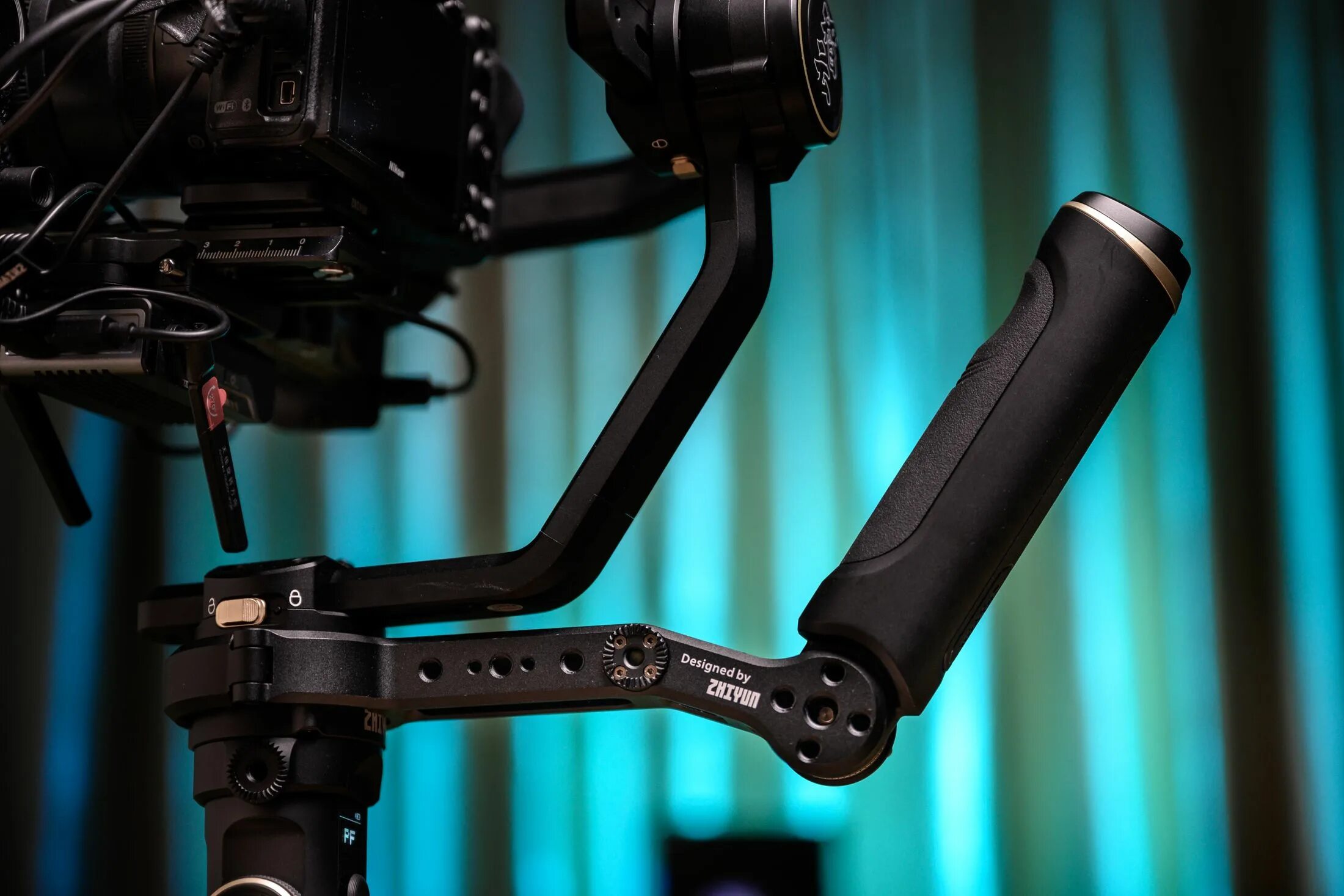 Zhiyun crane обзор. Zhiyun crane 2s. zhiyun crane 2s pro. crane 2s zhiyun сборка. zhiyun crane cable laptop.