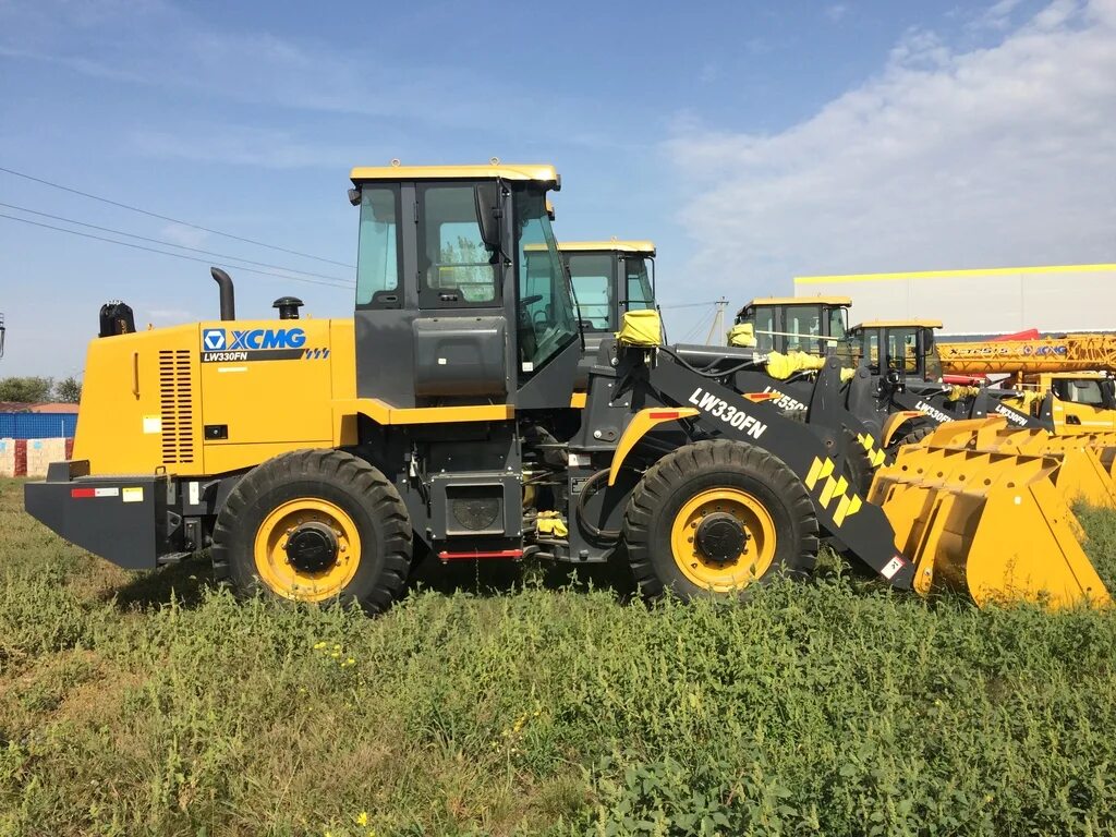 Xcmg 330 фронтальный погрузчик. Xcmg lw330. Xcmg lw330. Погрузчик xcmg lw330ru. Xcmg 330 фронтальный погрузчик.
