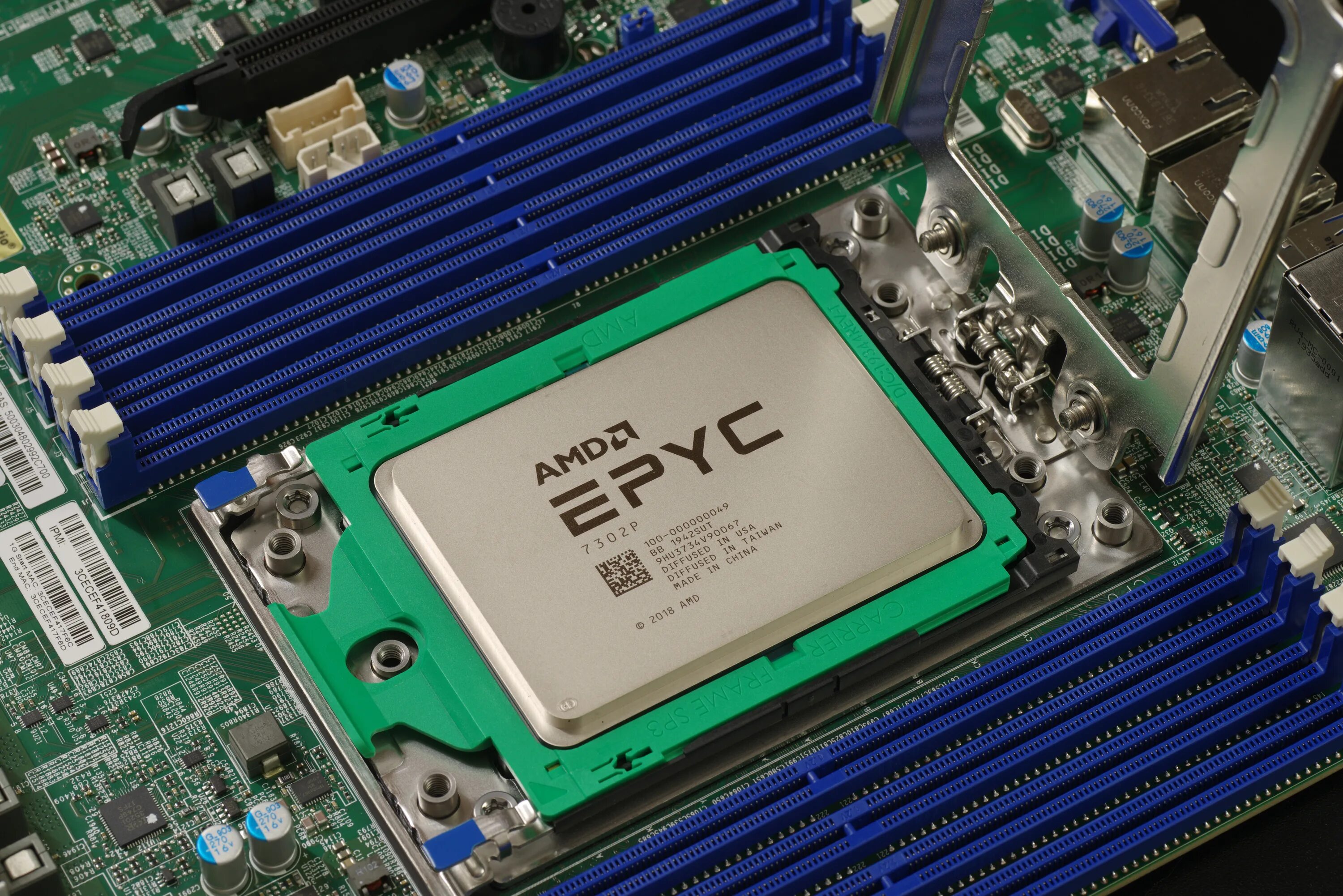 Сокеты 3.3 5. Socket sp3. Серверные процессоры - AMD EPYC. AMD sp3. Сокет sp3 материнская плата.