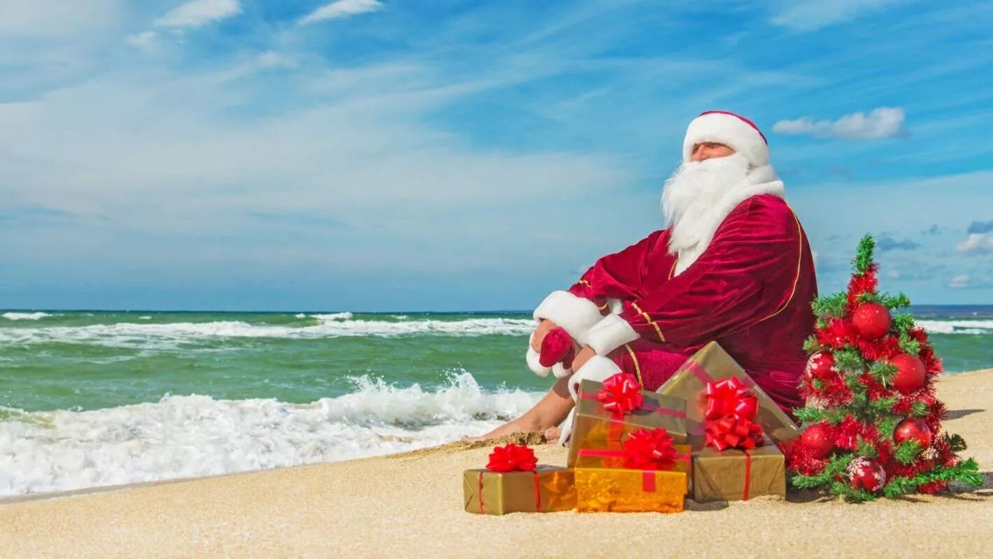 Santa beach. Австралийский санта. Санта на пляже. Дед мороз на пляже. Новый год на море.