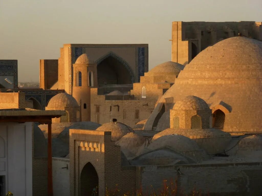 бухара башня медресе. республика узбекистан город бухара. букар город узбекистан. летняя резиденция эмира бухарского в бухаре. бухара ансамбль кош медресе.