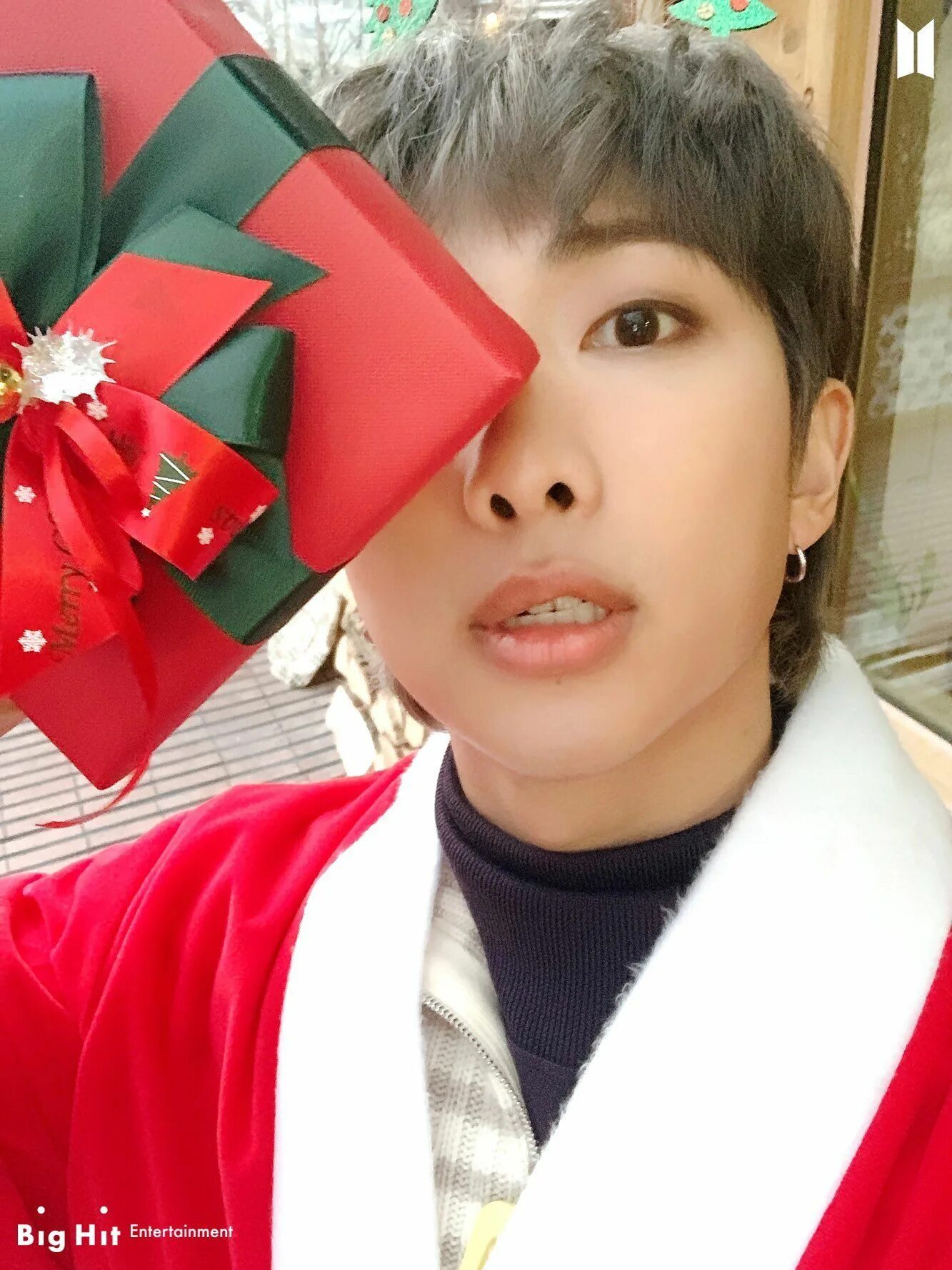 Что нового у бтс. Новогодние БТС 2021. BTS Merry Christmas 2019 Чонгук. BTS новые. БТС Рождество Чонгук.