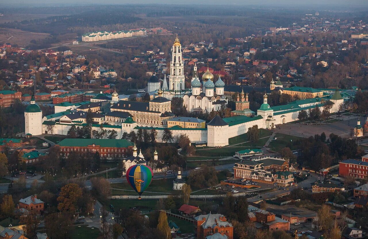 Сергиев Посад Троице-Сергиева Лавра с высоты. Сергиев Посад с высоты птичьего полета. Троице-Сергиева Лавра сверху.