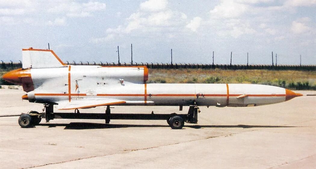 Рейс туту. Ту-143 беспилотный летательный аппарат рейс. БПЛА ту-143 «рейс» (ВР-3). Советский БПЛА ту-143. Разведывательный БПЛА ту-143 «рейс».