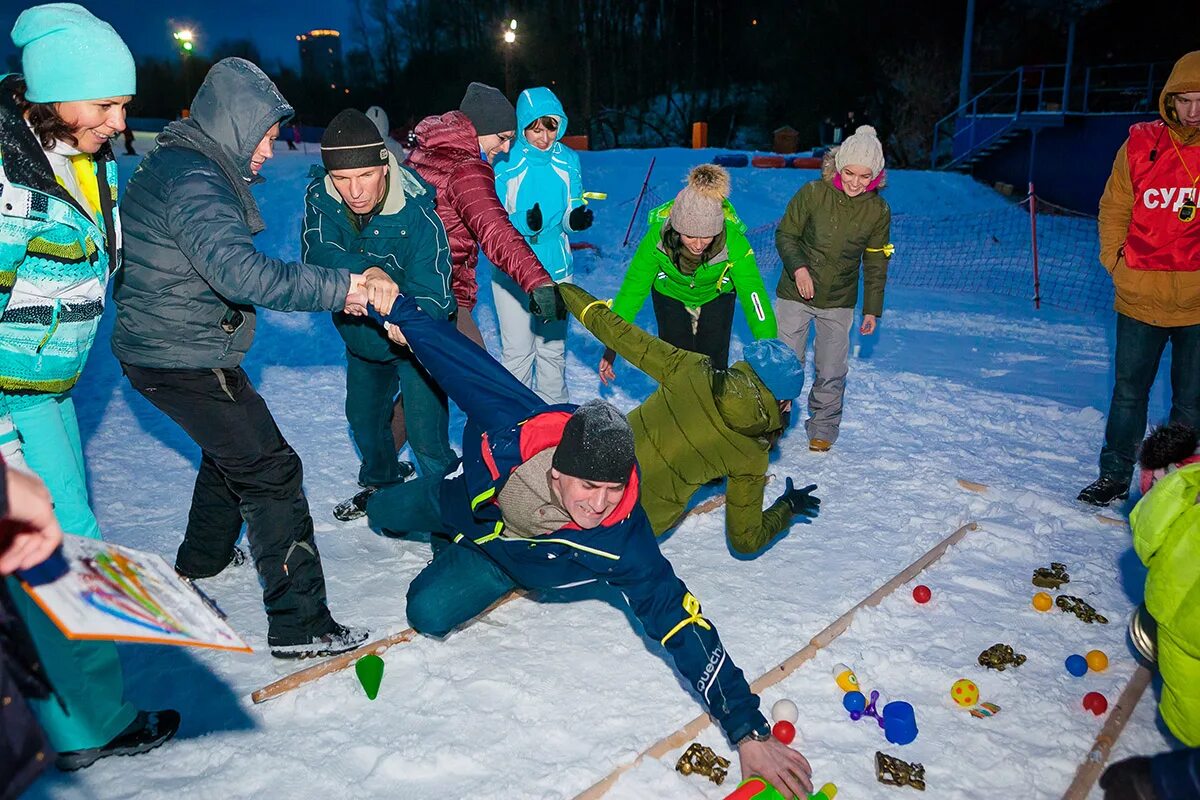 Спортивные развлечения. Зимний тимбилдинг для детей. Тимбилдинг зимой на природе. Новогодние забавы на улице.