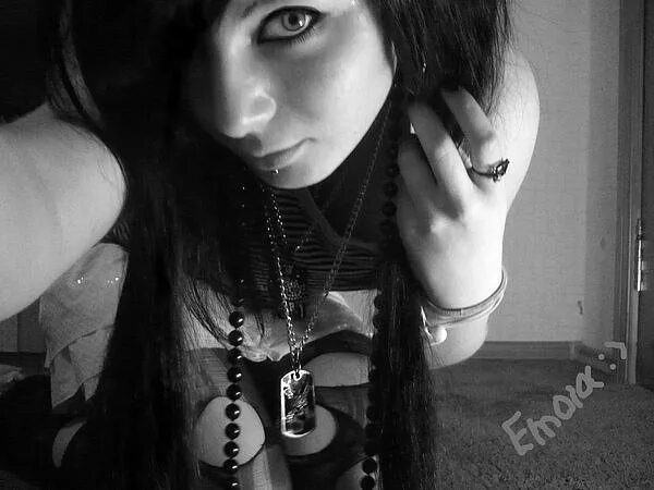 Emma kitty. Отчаянные герои эмма и китти. Остров отчаянных героев китти. Остров отчаянных героев китти. Остров отчаянных героев эмма.