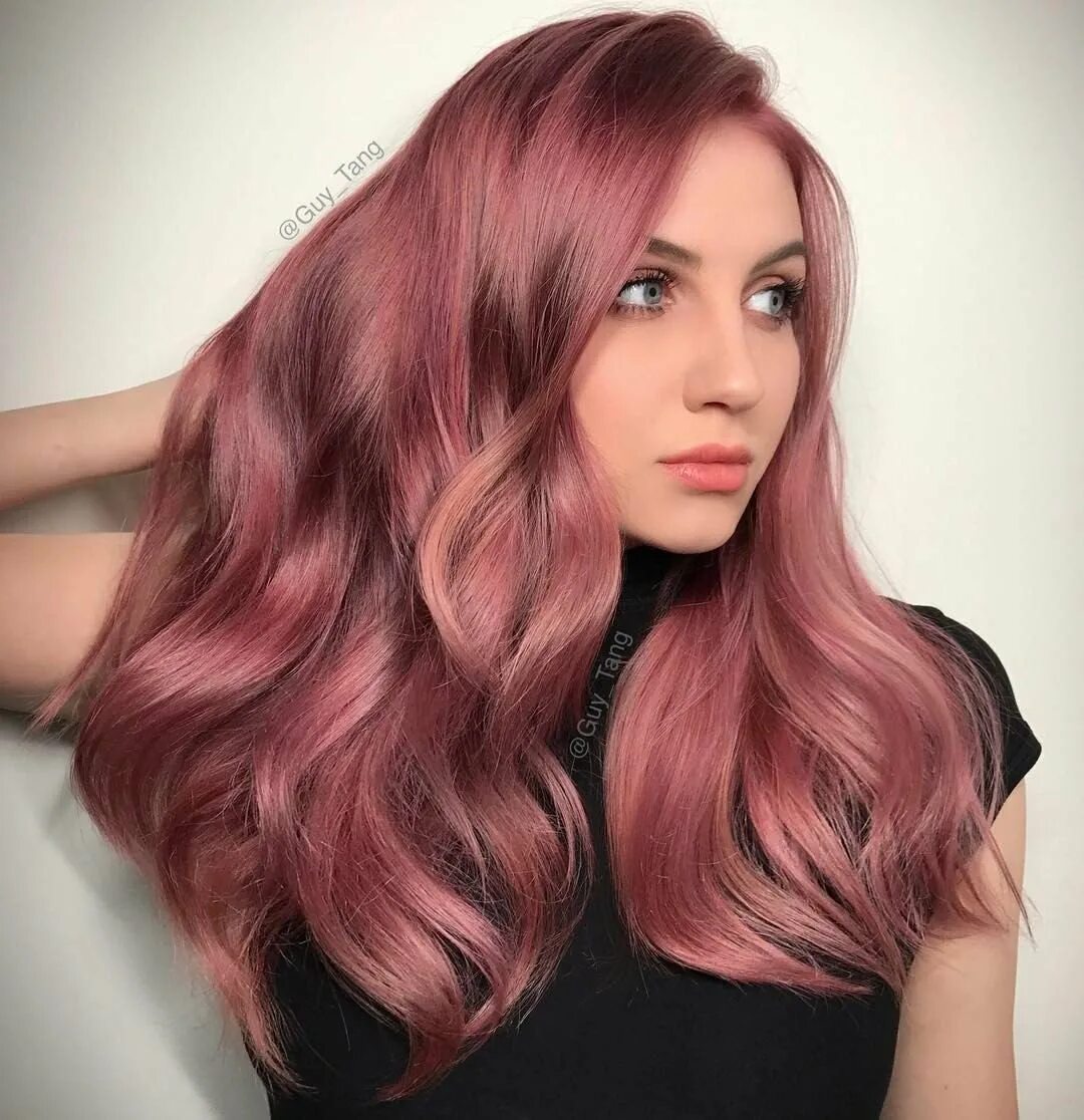 Розовый оттенок волос. Коричнево розовые волосы. Темно розовый цвет волос. Коричнево розовый цвет волос.
