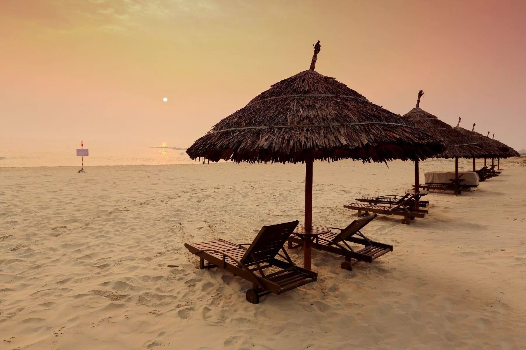 Sand beach resort. Дананг вьетнам пляжи. хойан пляж. centara sandy beach resort danang 4*. пляж нон нуок.