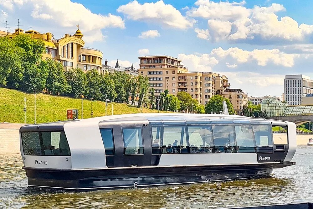 Водные трамвайчики в москве маршруты. Речной трамвайчик в Москве. Новые речные трамвайчики в Москве. Московский Речной трамвайчик. Москва река Речной трамвайчик.