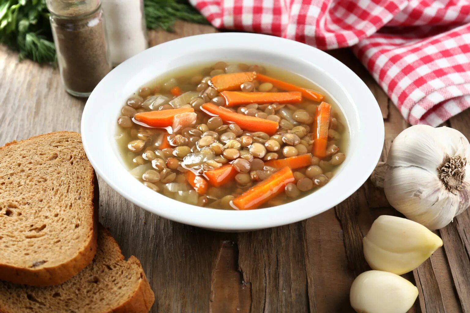 Постные первые блюда в пост. Для супа. Постные блюда. Чечевица блюда. Суп из чечевицы с овощами.