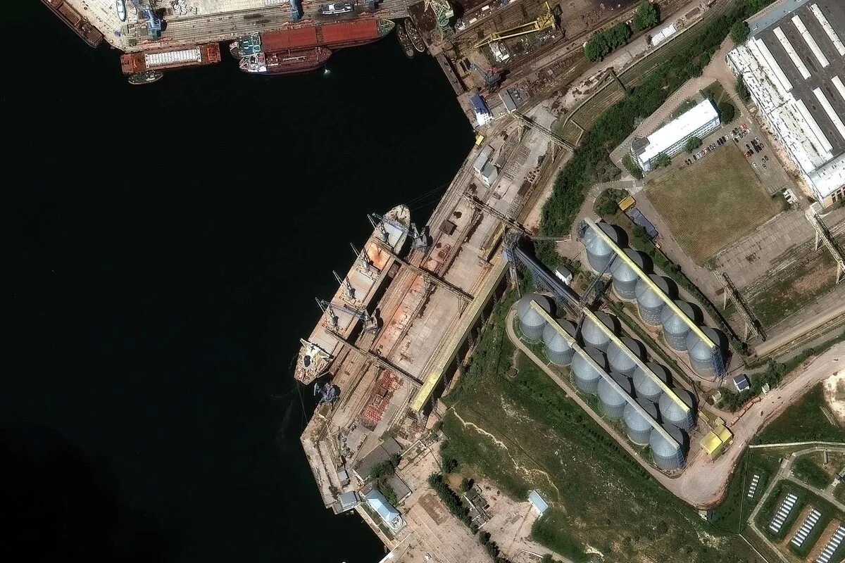 Maxar maps. Терминал авлита в севастополе. maxar спутниковые снимки. maxar опубликовала спутниковые снимки.