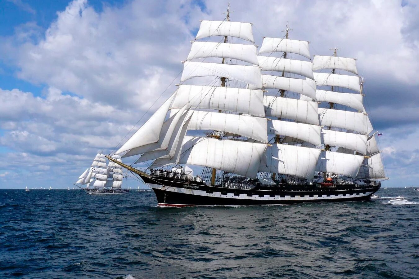 Трехмачтовый бриг. Корабль яхта парусник. Фрегат владивосток. Винджаммер шхуна. Бриг шхуна фрегат галеон.