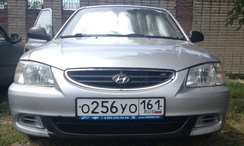 Зазор между капотом и бампером. Hyundai Accent зазор на капоте. Hyundai Accent 2006 год заводские зазоры. Акцент зазор между решеткой и капотом. Хендай акцент параметры капота.