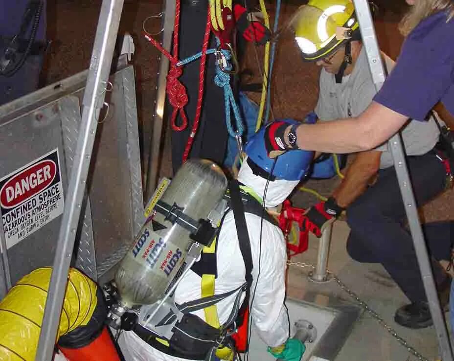 Confined with goddesses на андроид. Confined space rescue team. confined space rescue plan. confined space photos. explosion at confined space.