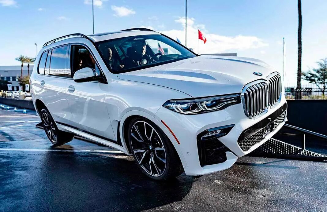 Bmw x7. Бмв x7 белый. X7 m sport. Bmw x7 m sport. Bmw x7 m50i 2021.