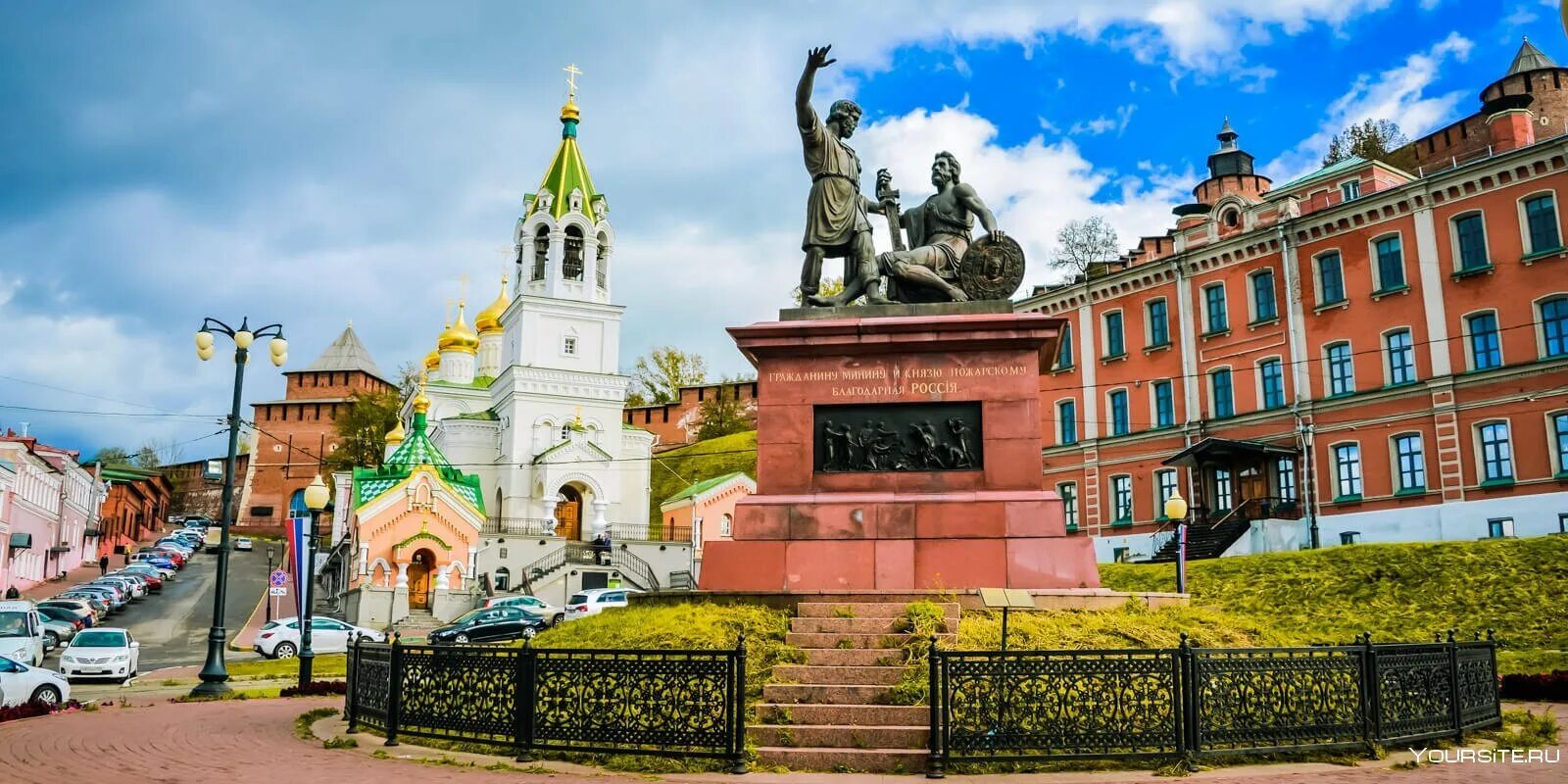 Нижний новгород дата. Главная достопримечательность Нижнего Новгорода. Нижний Новгород обзорная экскурсия. Площадь Минина достопримечательности Нижний Новгород. Нижний 800 достопримечательности Нижний Новгород.