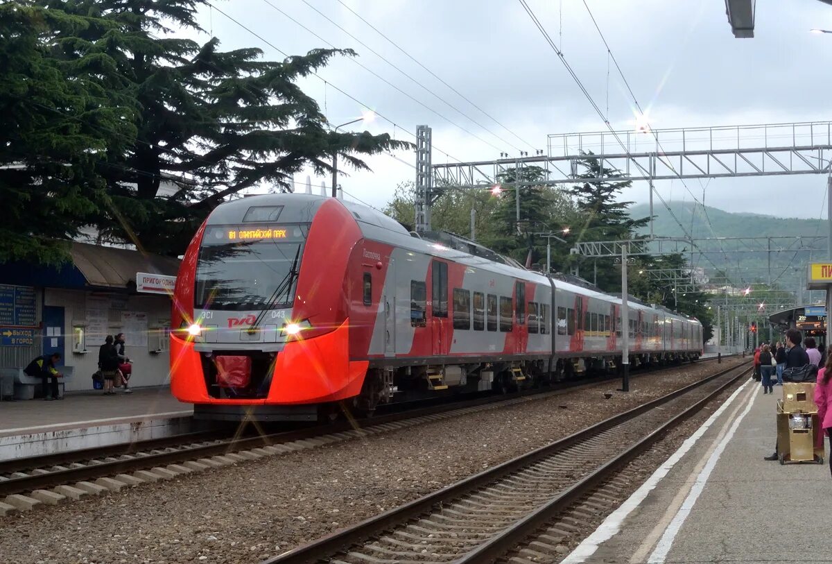 Туристический поезд дагомыс гагра. Туапсе поезда вл10. Электровоз вл8 сочи. Поезд вл 10. Электровоз вл10 адлер.