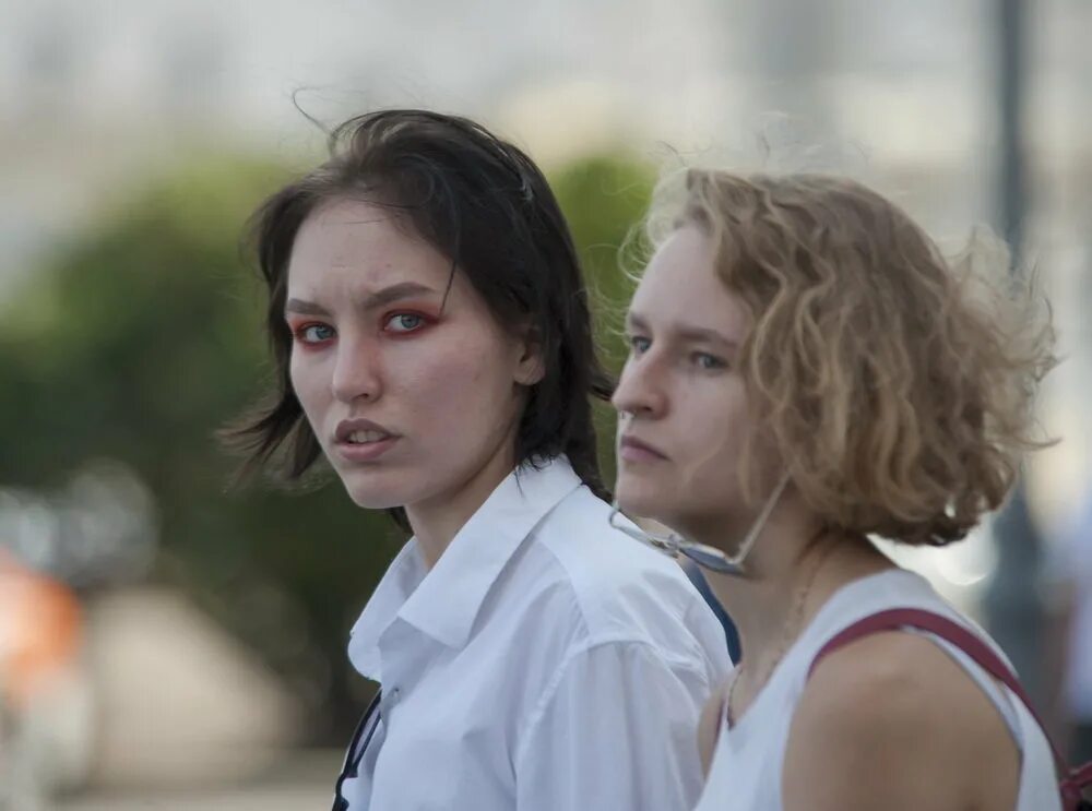 глаза мужские. бросить быстрый взгляд. бросить быстрый взгляд. бросить быстрый взгляд. задумчивый взгляд мужчины.