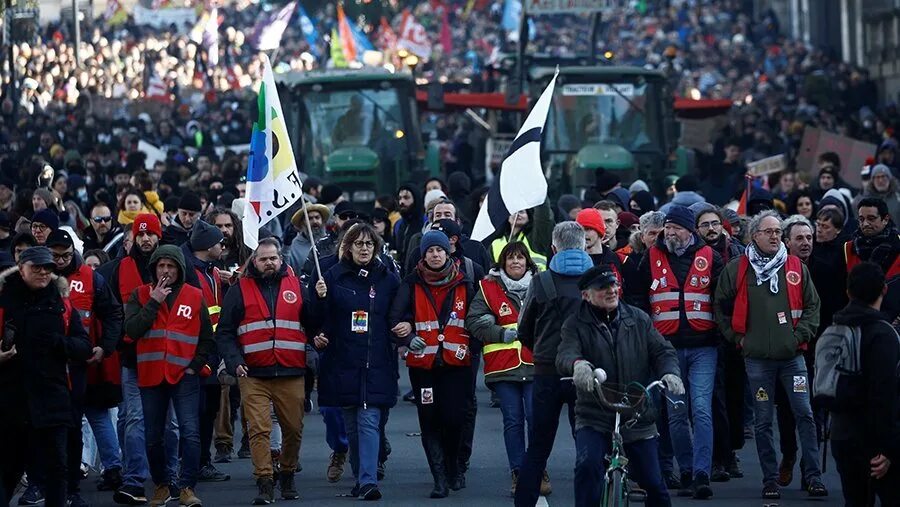 Французы миллион. Митинги во Франции 2023. Протесты во Франции. Забастовки во Франции. Забастовка во Франции сейчас.