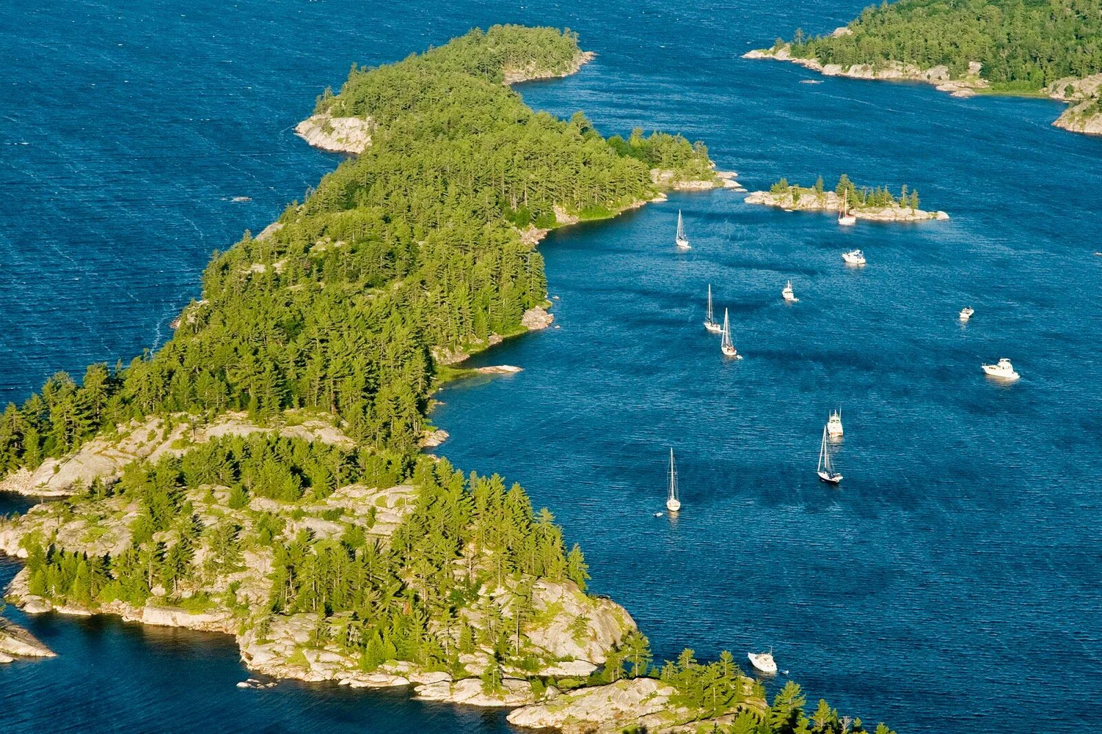 The world deepest lake is lake. Остров Манитулин на озере Гурон. Остров Манитулин Канада. Озеро Гурон Канада. Озеро Гурон Северная Америка.