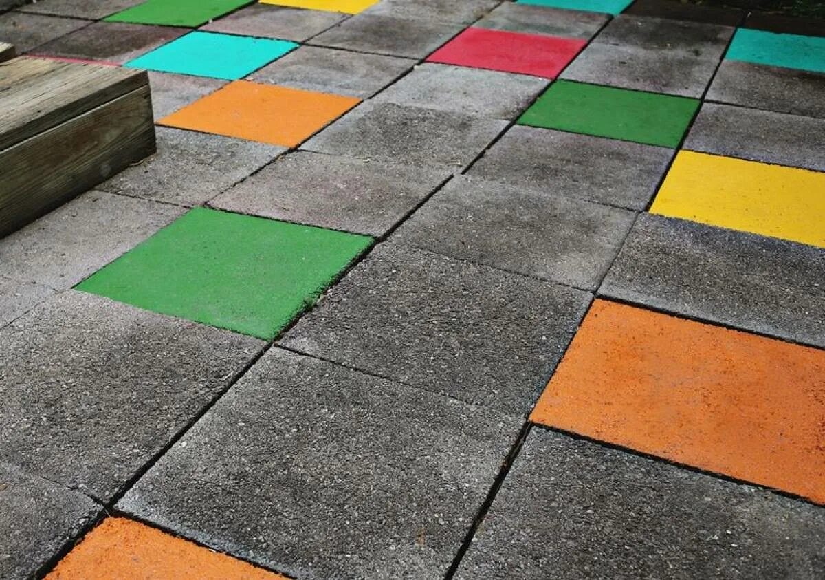 Чем покрасить тротуарную плитку на улице. Цветной бетон. Разноцветная плитка на пол. Крашеный бетон. Разноцветная бетонная плитка.