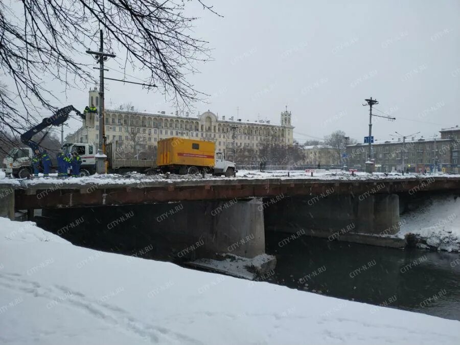 Новокузнецкий мост. Мосты Новокузнецка. Мост аба Новокузнецк. Мост через реку аба в Новокузнецке ЕВРАЗ. Уровень воды на новокузнецком мосту