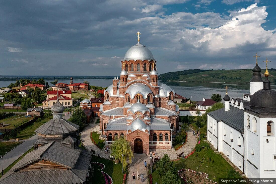 Свияжск остров-град. Остров-град Свияжск в Казани. Музей-заповедник «остров-град Свияжск». Свияжск остров-град достопримечательности. Град свияжск татарстан