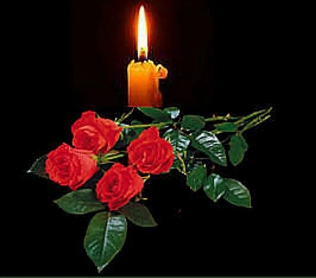 Светлая память и вечный. Царство небесное скорбим соболезнуем. Поминальная свеча и цветы. Свеча памяти и цветы. Цветы свечи скорбь.