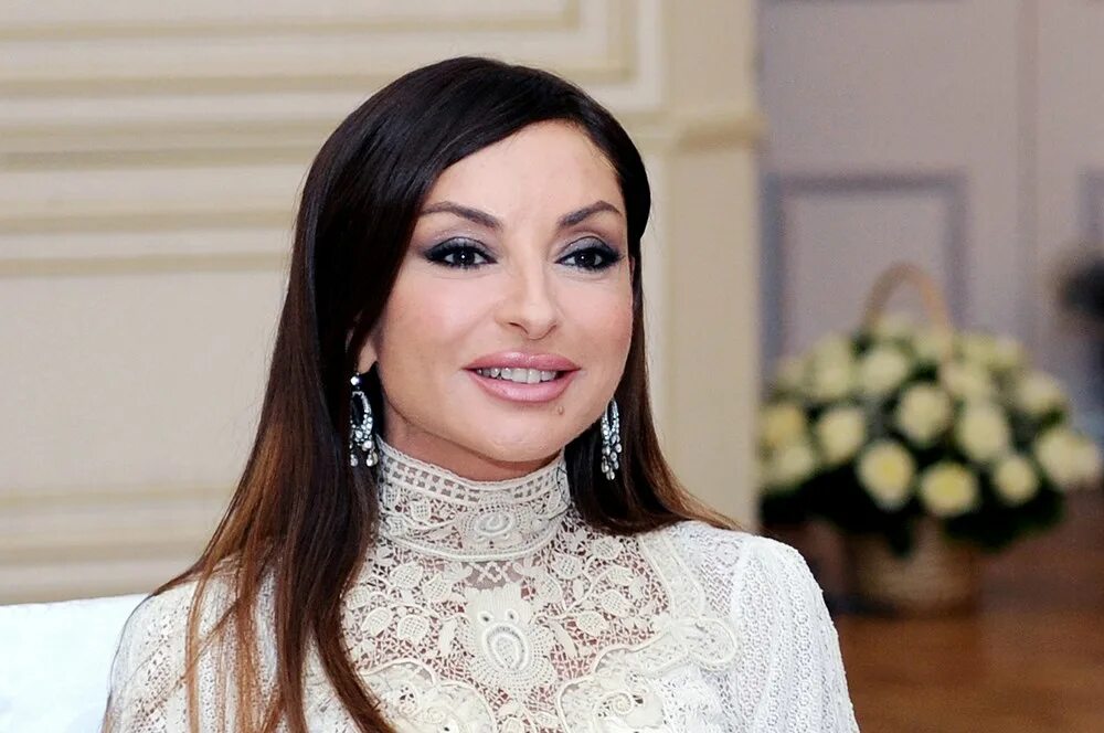 Жена ильхама алиева мехрибан. Первая леди азербайджана мехрибан алиева. Первая леди азербайджана мехрибан алиева. Кому им алиева. Мехрибан алиева.