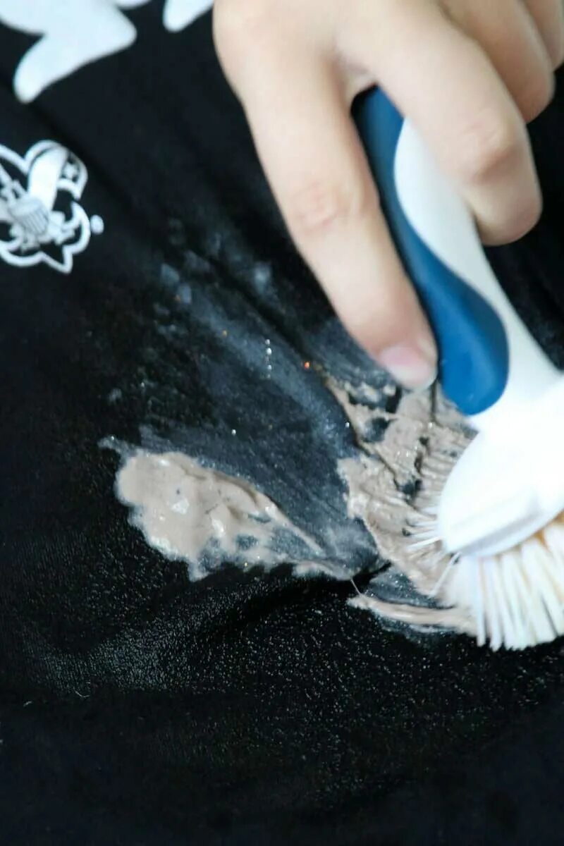 Пятно от слизня на одежде. Пятно от слайма. Следы от слайма на одежде. Как убрать слайм с одежды. Пятна на одежде от слайма.