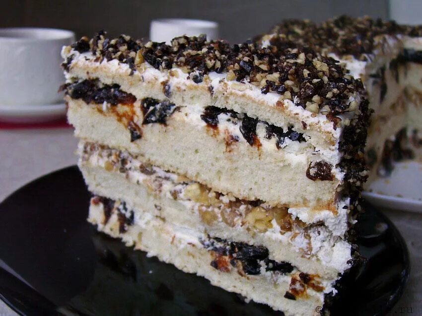 Медовик с черносливом и грецкими орехами. Торт с курагой черносливом и грецкими орехами. Торт безе с черносливом и грецкими орехами. Торт безе с черносливом и грецкими орехами. Торт королевский медовик.