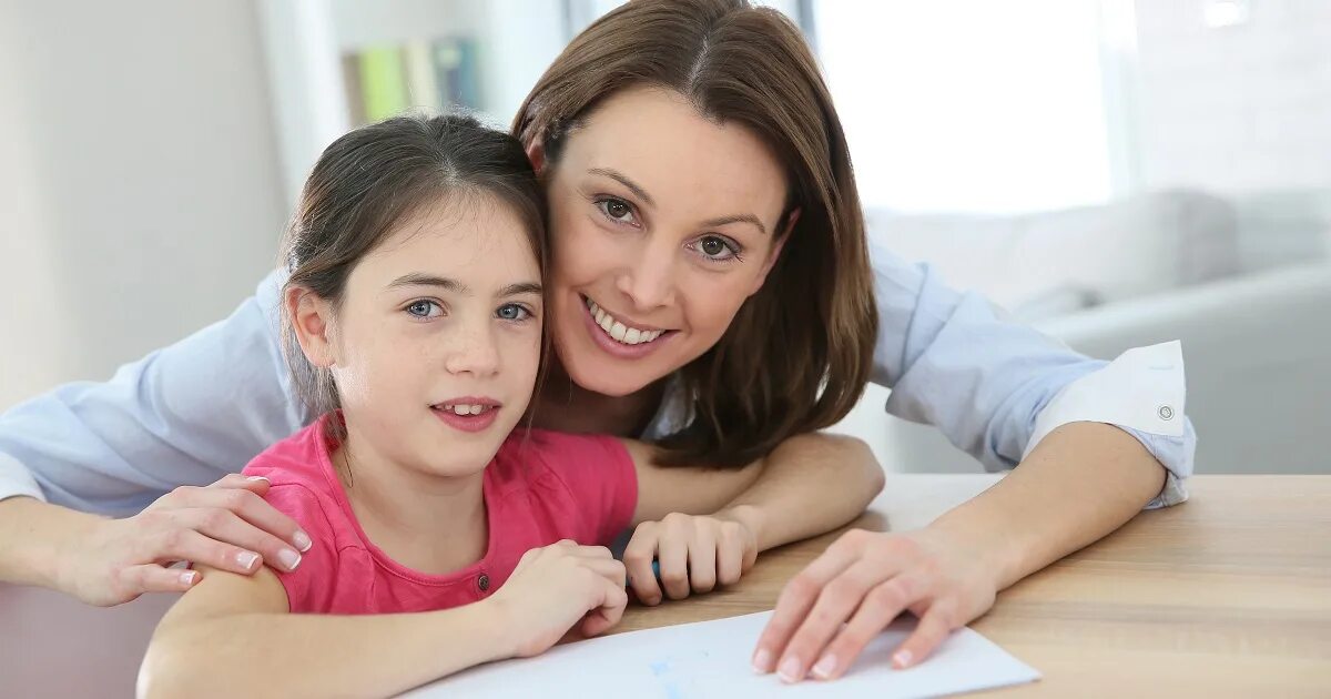 мама учит дочь с русским переводом. мама учит дочь с русским переводом. мать научила дочь. мама учит дочь с русским переводом. зрелая мама учит дочку.