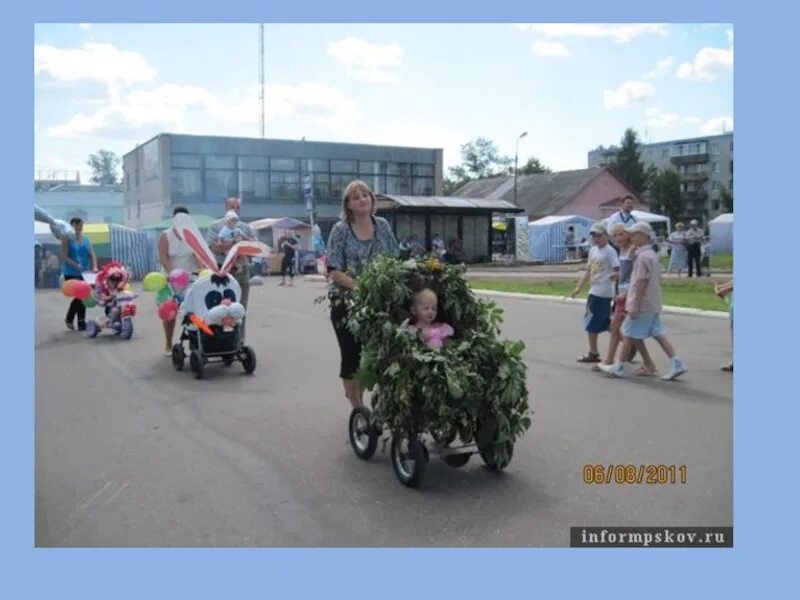 Погода в новосокольниках на 3 дня. День города Новосокольники. Парад колясок Дюймовочка. Погода в Новосокольниках. Мир колясок Псков.