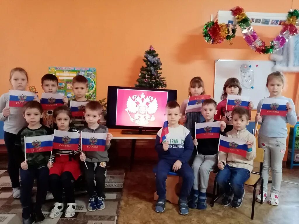 День конституции в детском саду фото. День конституции в садике. день конституции в детских садах фото. дети около детского сада. 127 садик.