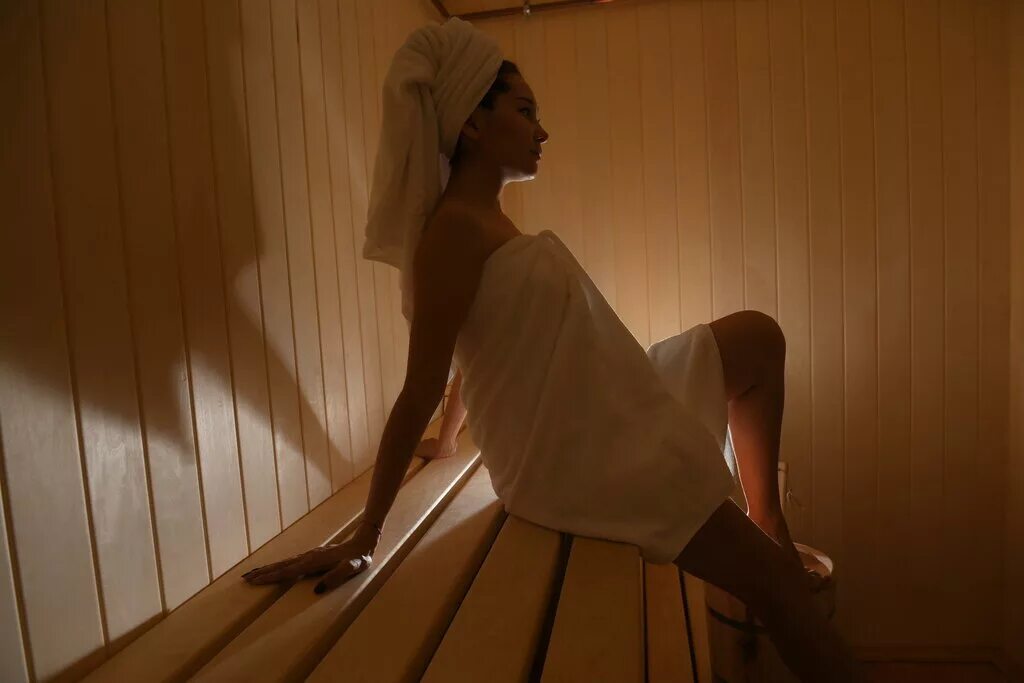 красивые ноги девушек в бане. девушка в бане без лица. ноги девушки в парилке. Luxury girl в бане. девушка в бане без лица.