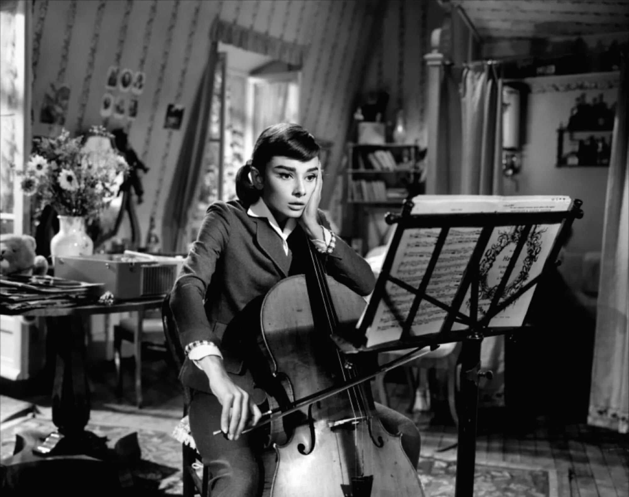 Then in the afternoon. Любовь после полудня фильм 1957. Одри Хепберн любовь после полудня. Любовь после полудня фильм с Одри Хепберн. Одри Хепберн фото.