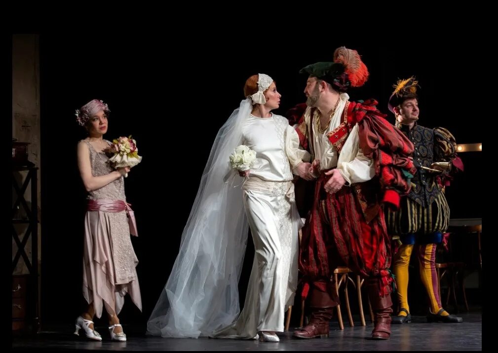 Театр моссовета укрощение строптивой. Укрощение строптивой спектакль моссовета. Укрощение строптивой театр моссовета. Высоцкая укрощение строптивой моссовета. Театр моссовета укрощение строптивой.