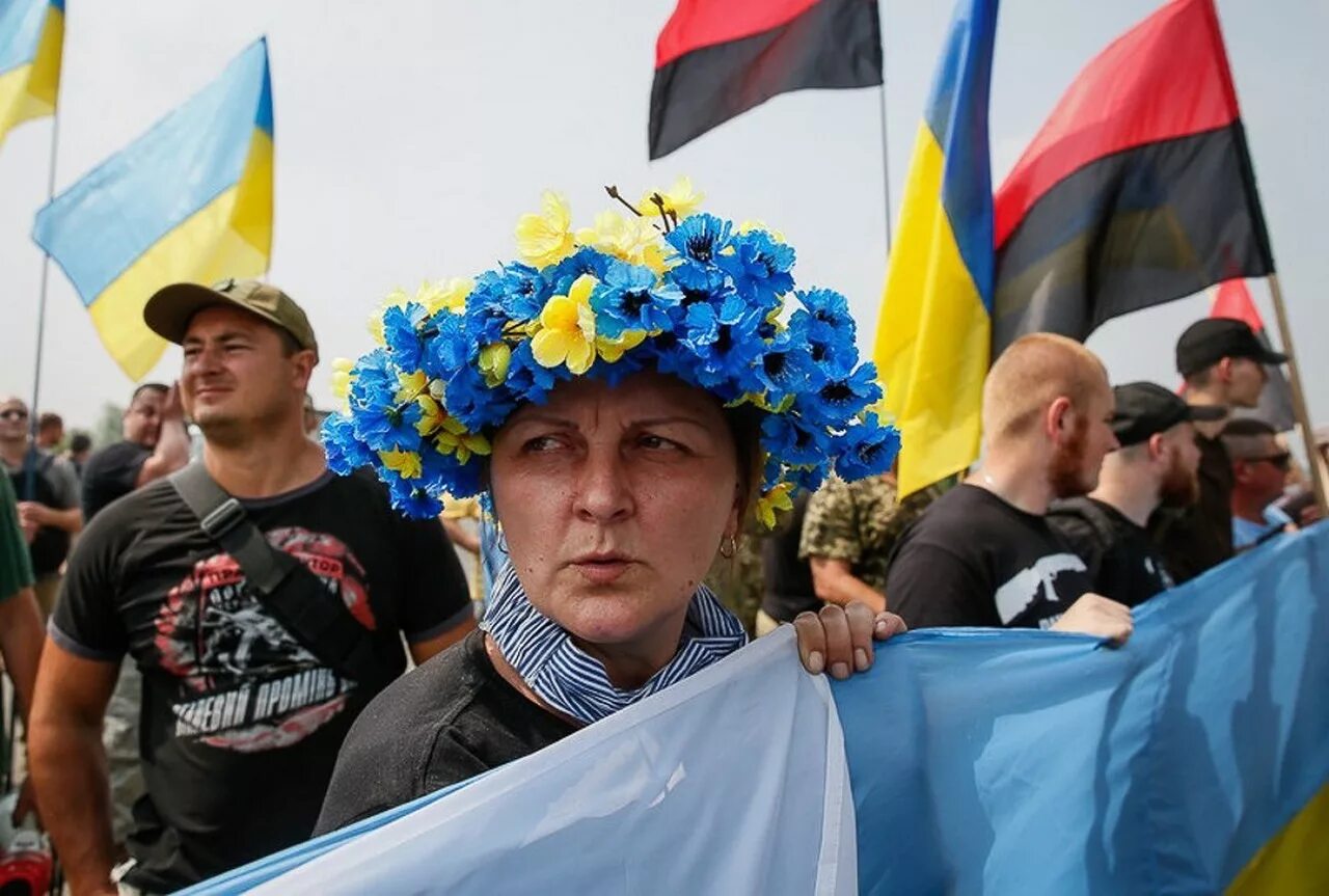 Канал новости про украину. Бандеровцы на Украине. Украина сейчас. Францюватый на Украине. Крах Украины.