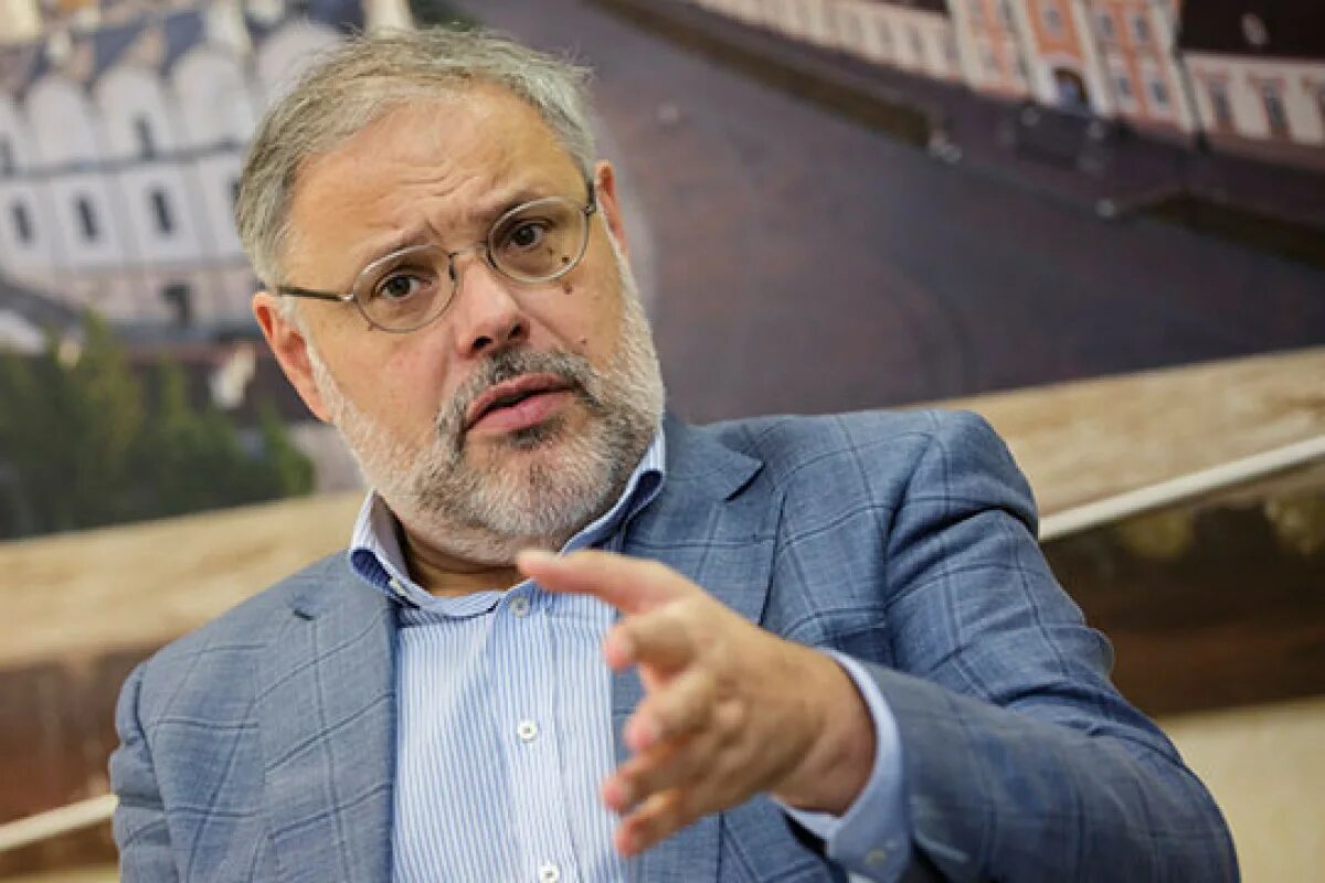 Мл хазин последнее. Михаил леонидович хазин. леонид хазин. андрей леонидович хазин. михаил хазин с женой.