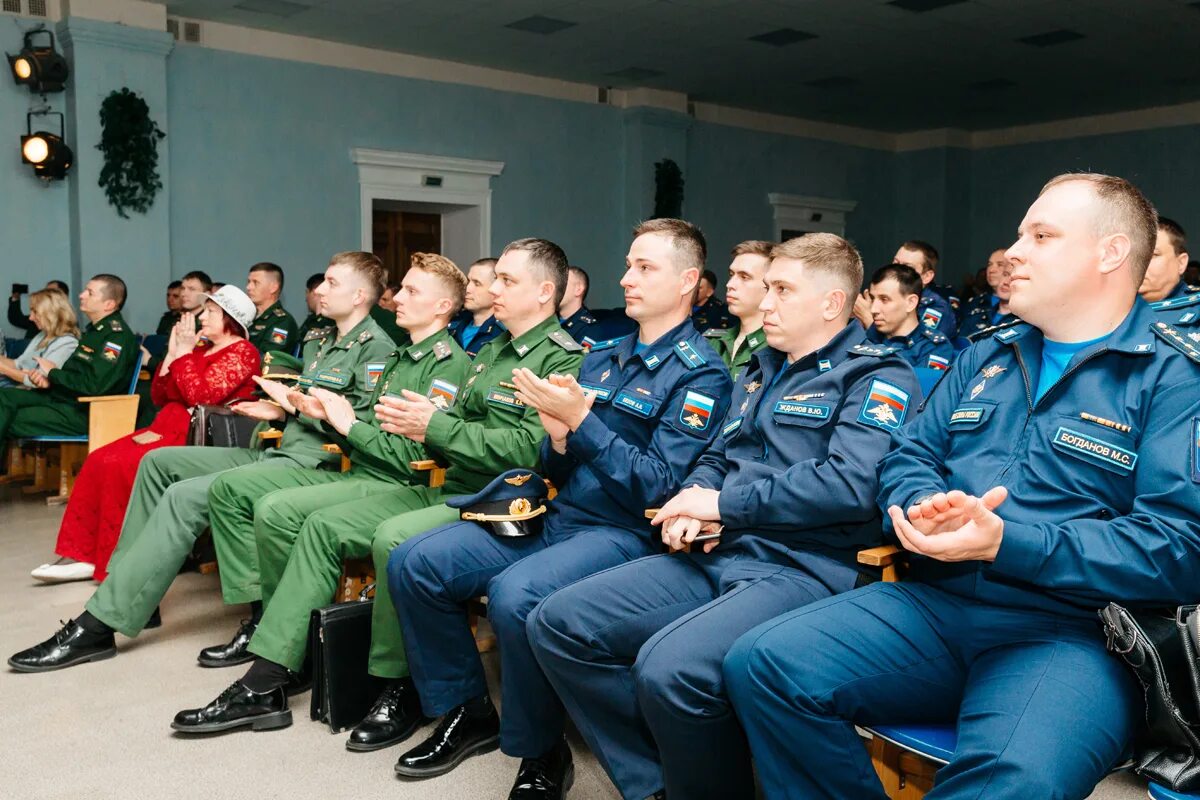 Вкс получили. Концертный зал цок ВКС. ВКС войска. Воздушно-космические силы (ВКС). Центральный офицерский клуб воздушно-космических сил.