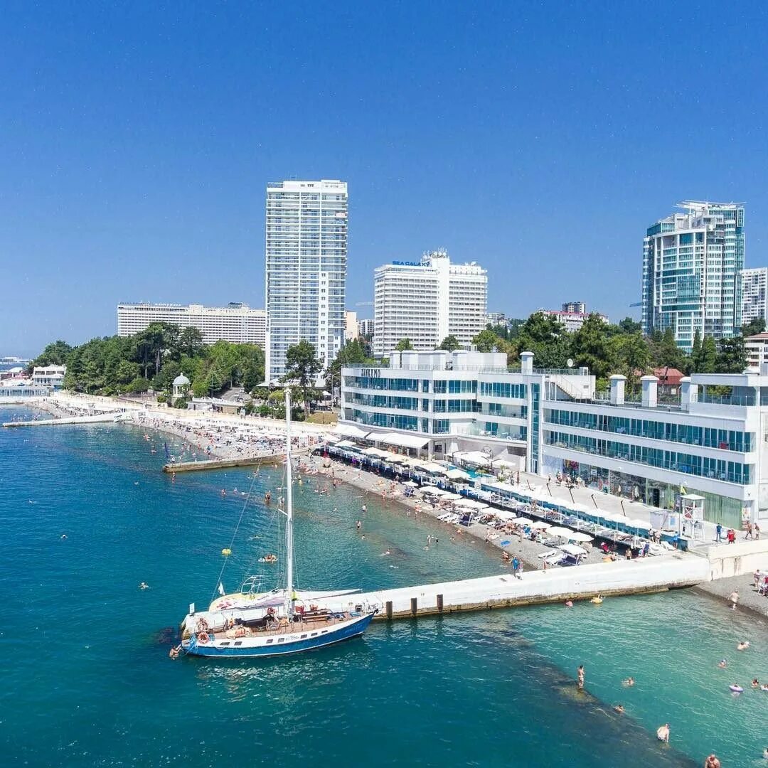 город сочи чёрное море берег. черноморский курорт сочи. металлург сочи вид на море. сочи лазаревское море. курортный город сочи.