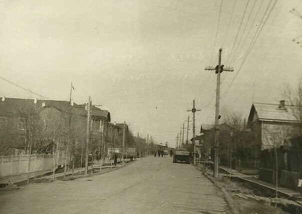 Салехард 1930. Салехард 1934 год. Здание окружкома ВКП Б, 1933 Г. Салехард. Построения в Салехарде 1930. Салехард 2019