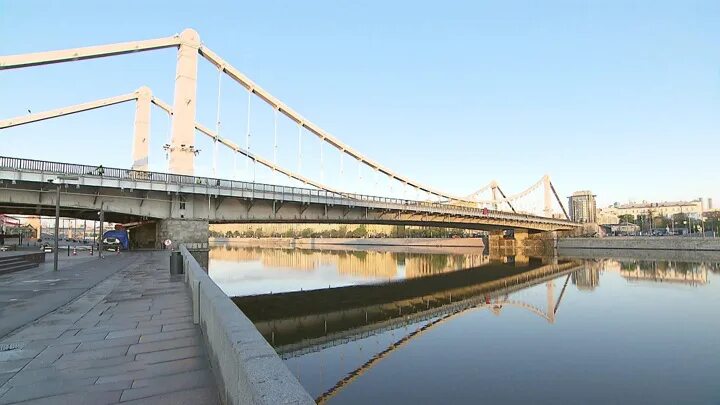Крымский мост москва. Единственный висячий мост в москве. Крымский мост в москве прогулке. Крымский мост москва 1938 г. Крымский мост в москве википедия.