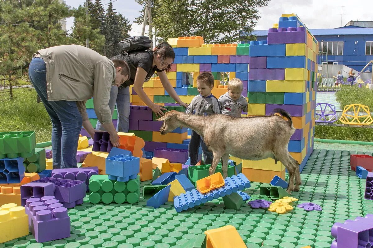 Леко дом. Детский домик для садика чертежи. Игровой домик для детей чертеж. Леко дом. Домик игровой leco, пластиковый.