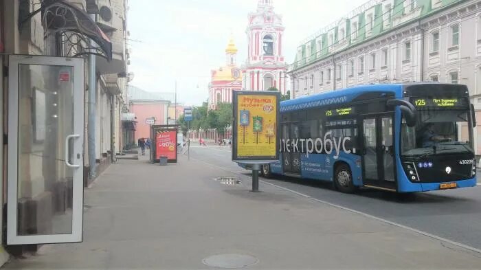 Остановки 40 автобуса москва. Московский автобус. Автобус 991. 991 Автобус Москва. Остановка Баумана.