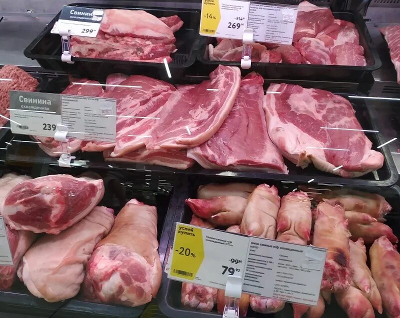 Где купить масо. Свинина в магазине. Мясо свинины в магазине.